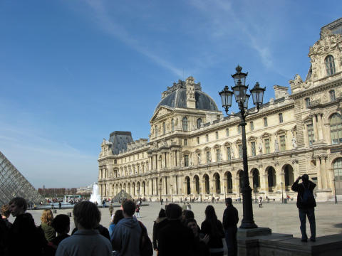 Walking to Louvre in Paris