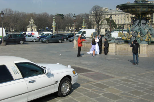 Wedding party photo in Paris