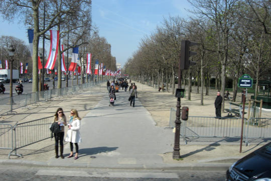 Bus tour in Paris