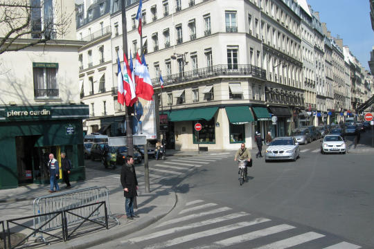 Bus tour in Paris